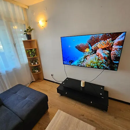Great Flat Few Minutes From The Beach! Appartamento Pola