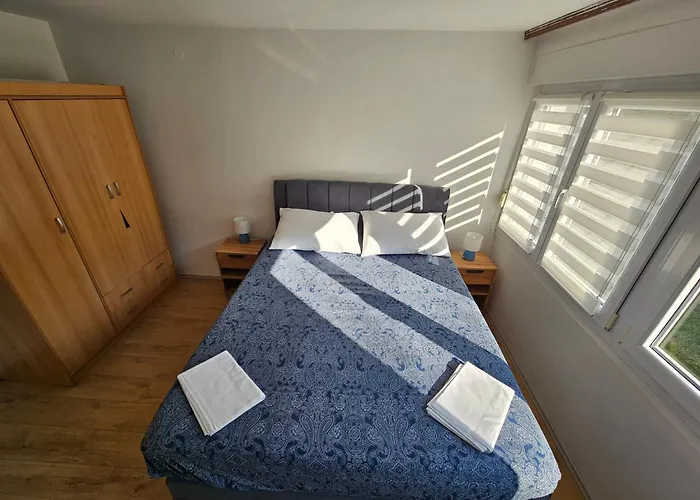 Great Flat Few Minutes From The Beach! * Pula