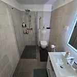 Great Flat Few Minutes From The Beach! * 풀라
