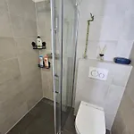 Great Flat Few Minutes From The Beach!