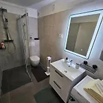 Great Flat Few Minutes From The Beach! *