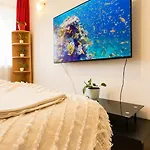Great Flat Few Minutes From The Beach! דירה
