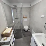 Great Flat Few Minutes From The Beach! פולה
