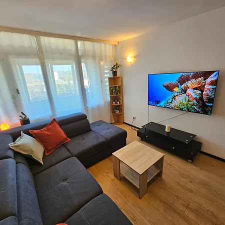 Great Flat Few Minutes From The Beach!