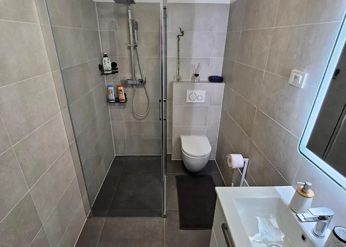 Great Flat Few Minutes From The Beach! * Пула