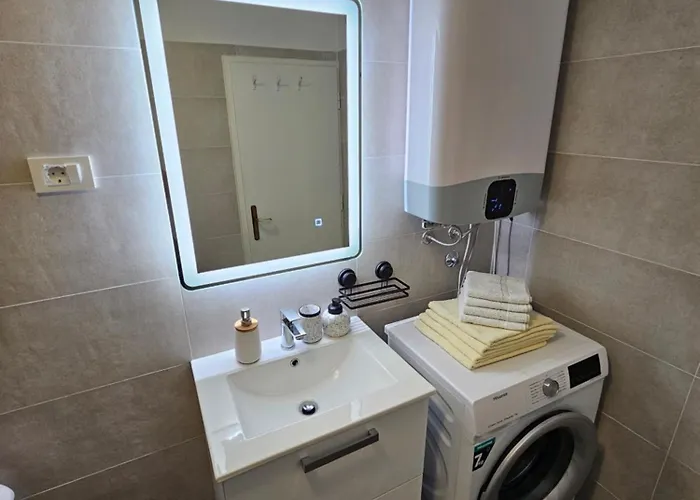 Great Flat Few Minutes From The Beach! * Пула