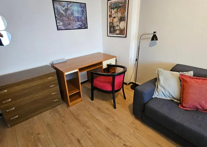 Great Flat Few Minutes From The Beach! Пула