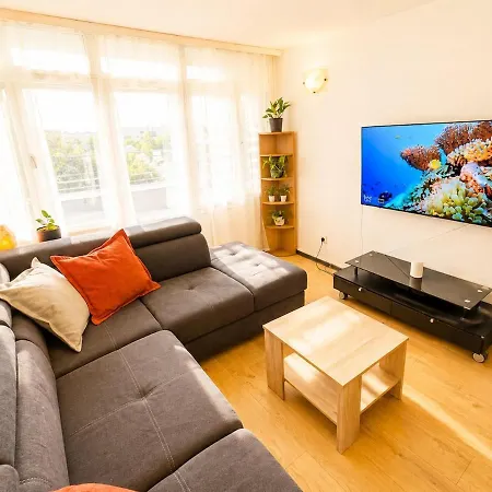 Great Flat Few Minutes From The Beach! *
