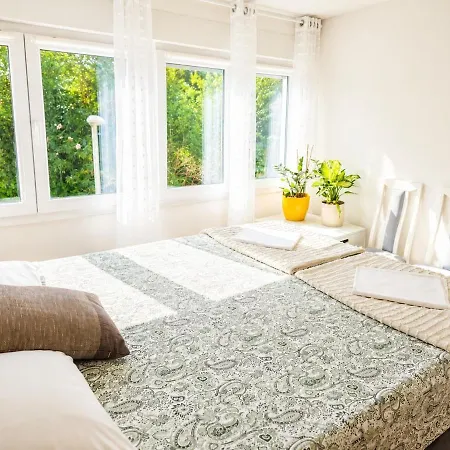 Great Flat Few Minutes From The Beach! Pula