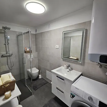 Great Flat Few Minutes From The Beach! * Pula