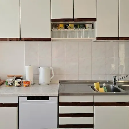 Great Flat Few Minutes From The Beach! *