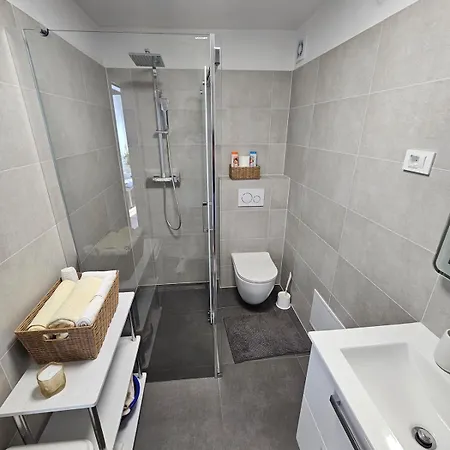 Great Flat Few Minutes From The Beach! Pula