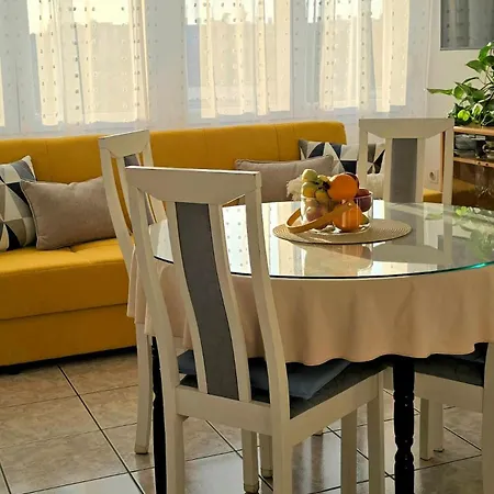Great Flat Few Minutes From The Beach! Pula
