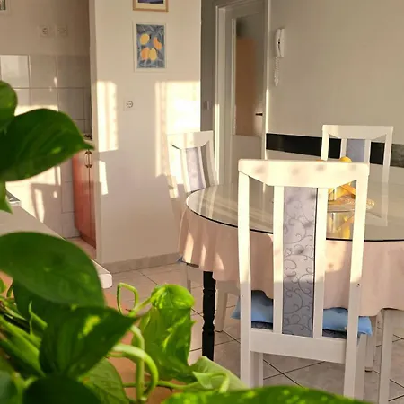 Great Flat Few Minutes From The Beach!